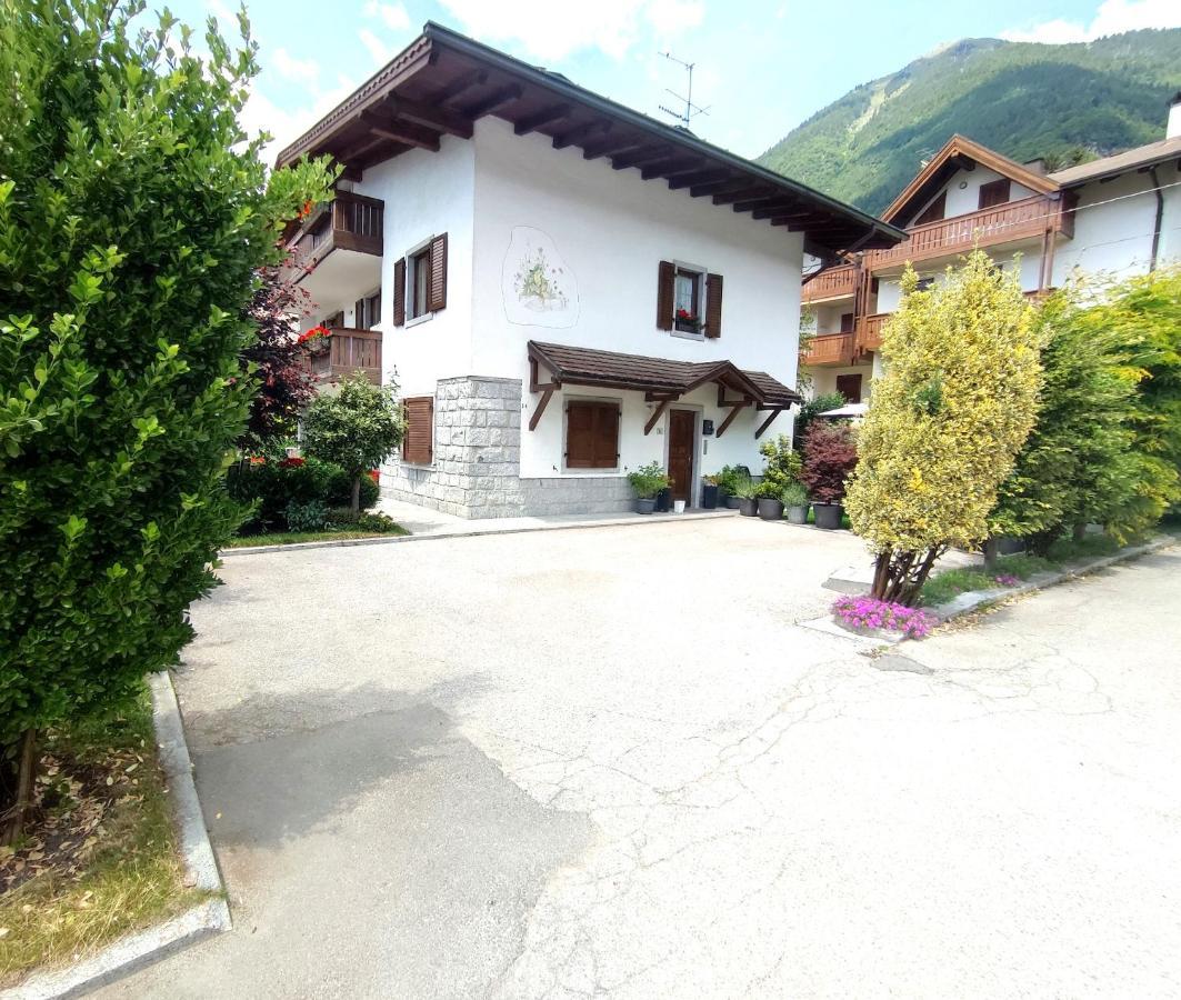 Appartamento Con Giardino Carisolo Exterior foto